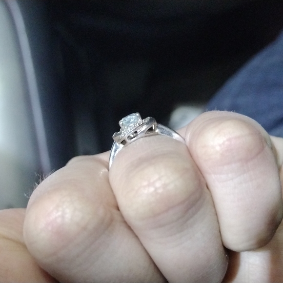 9.25 Silver Aquamarine and Diamond ring - Picture 2 of 3